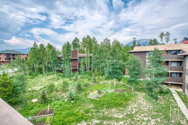 Building Photo - Top Floor and Updated Home with Great View...