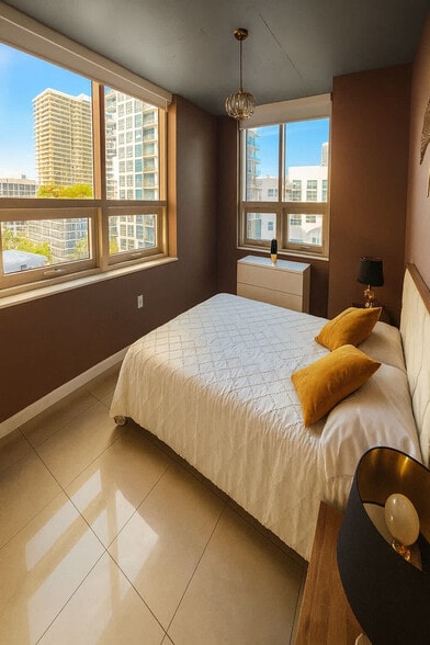 Building Photo - 3250 NE 1st Ave