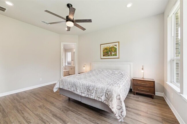 Building Photo - 9727 Birchwood Holw Trl