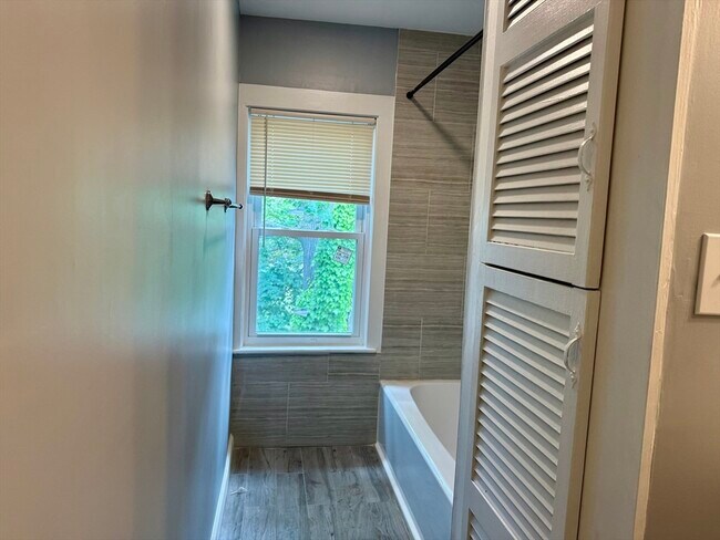 Building Photo - 15 Church Ave