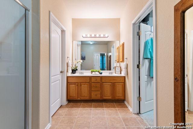 Building Photo - 8415 Spicewood Bend