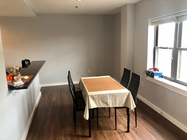 Building Photo - 534 Commonwealth Ave