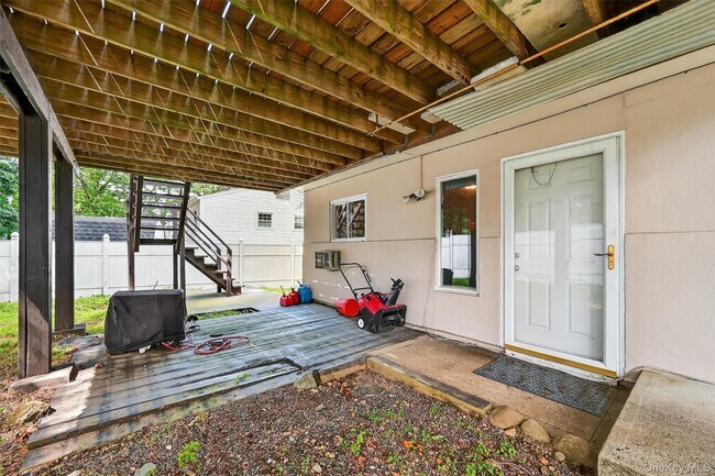 Building Photo - 731 Manette Ln
