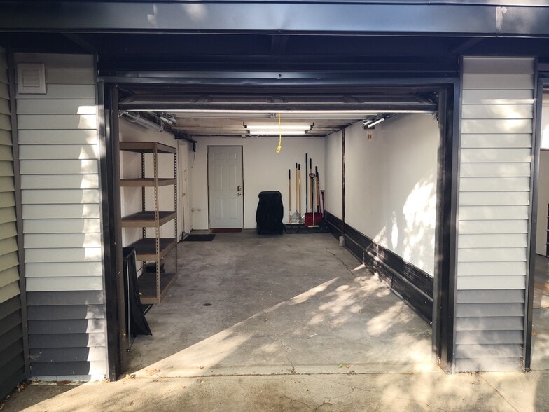 1504 garage - 1504 12th Ave S