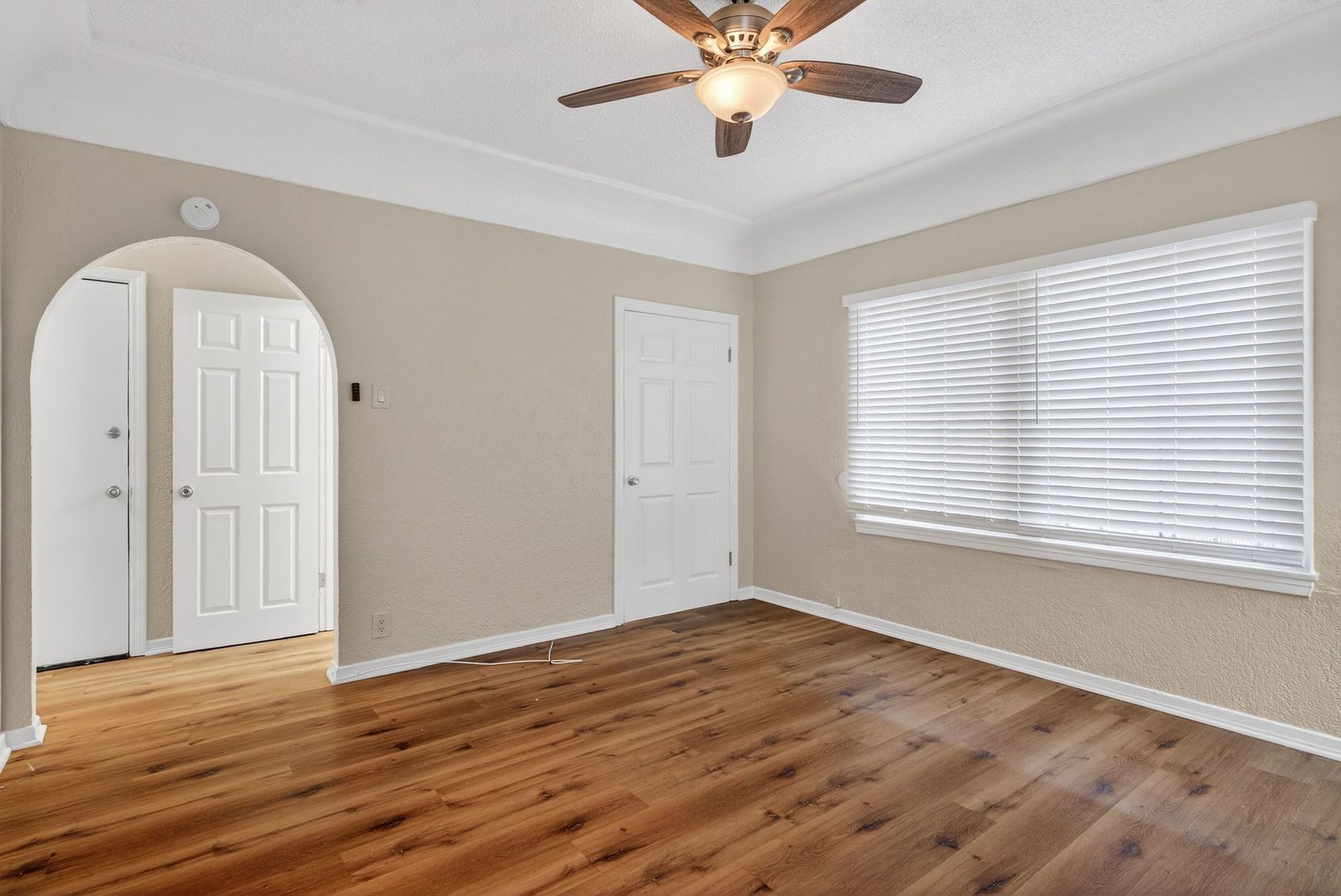 Building Photo - 1324 N Peterson Ave