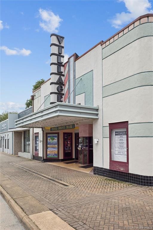Building Photo - 205 River Rd