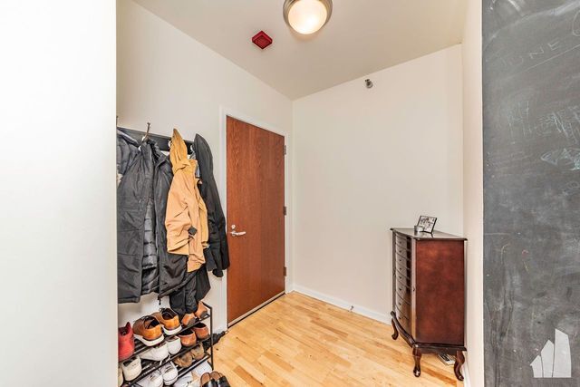 Building Photo - 10 E 13th St