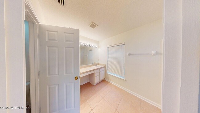 Building Photo - 8498 Climbing Ivy Trail S