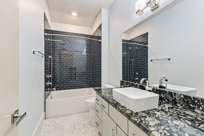 Building Photo - 3610 Oak Forest Dr