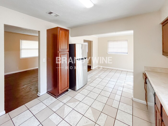 Building Photo - 930 Jorick Ct W