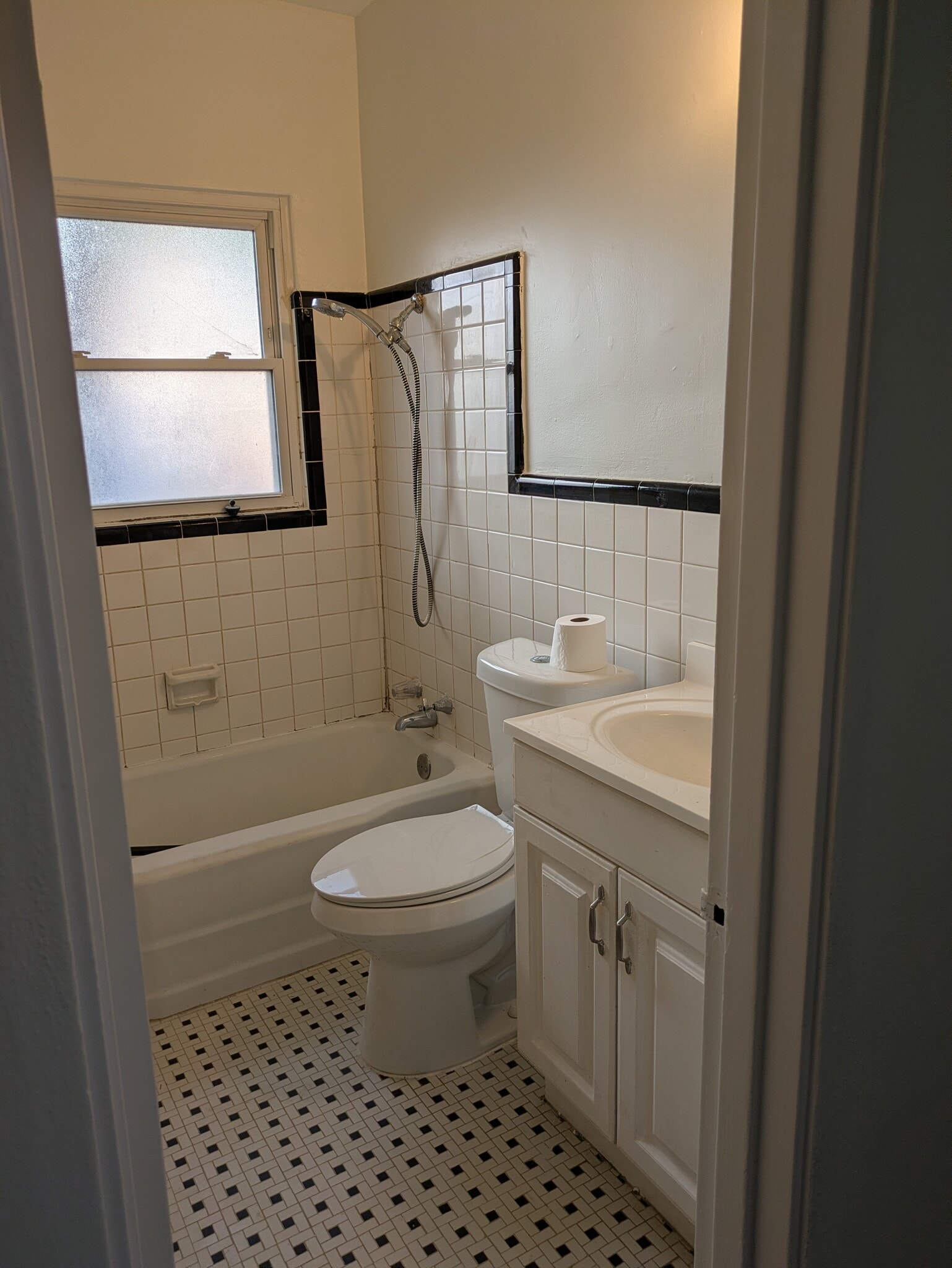 bathroom - 184 Garden Ln