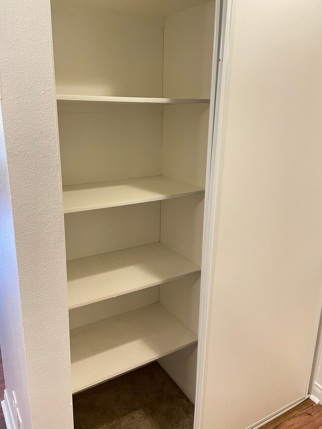 Building Photo - Unique Condo In Irvine