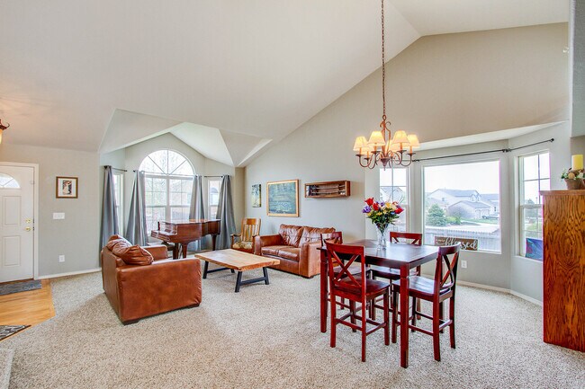 Building Photo - 4038 Pronghorn Meadows Cir
