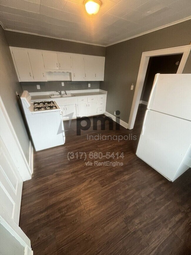 Building Photo - 215 1/2 S Madison Ave