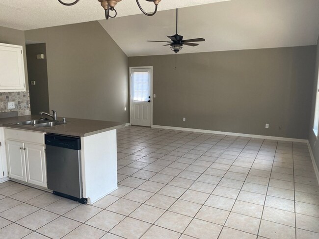 Building Photo - 3 BD/3BA