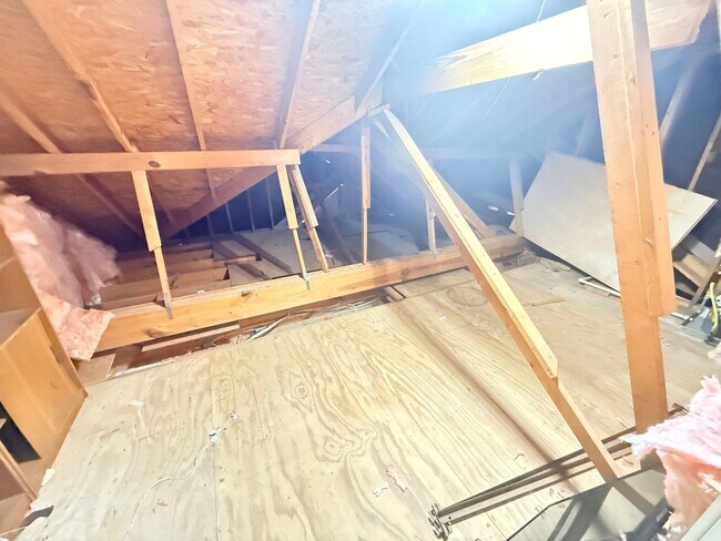 Building Photo - 4 Bedroom, 3 Car Garage Single Family Home in League City