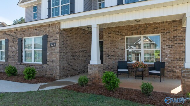 Building Photo - 123 Ivy Vine Dr