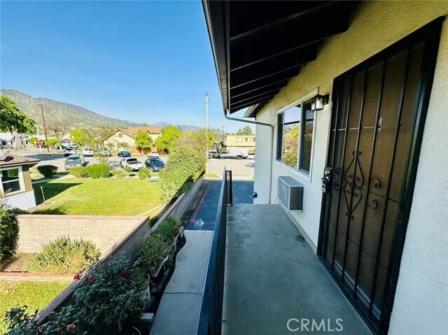 Building Photo - 933 N Alameda Ave