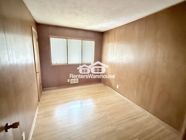 Building Photo - 3813 W 60th St