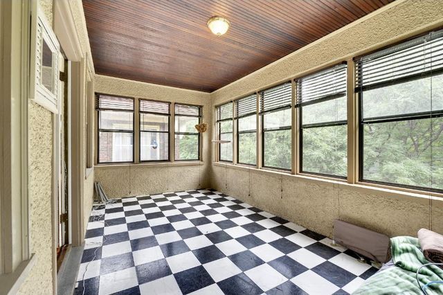 Building Photo - 2524 Dupont Ave S