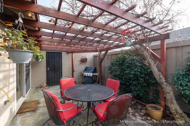 Building Photo - Spacious & Bright Los Gatos Home w/AC and ...