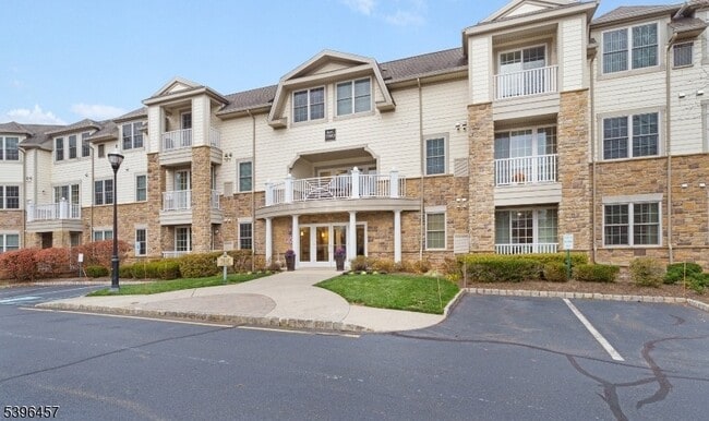 Building Photo - 265 Victoria Dr