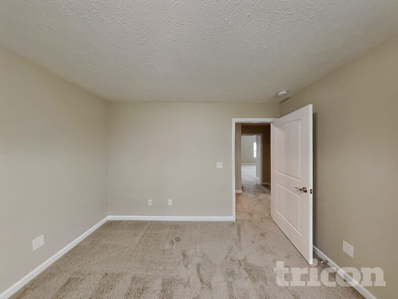 Building Photo - 1615 Sunray Dr