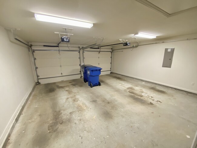 Building Photo - 975 N Ormewood Park Dr SE