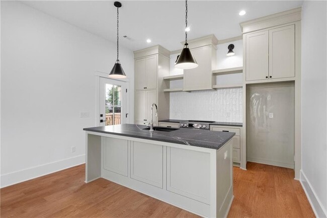 Building Photo - 267 E 11th St