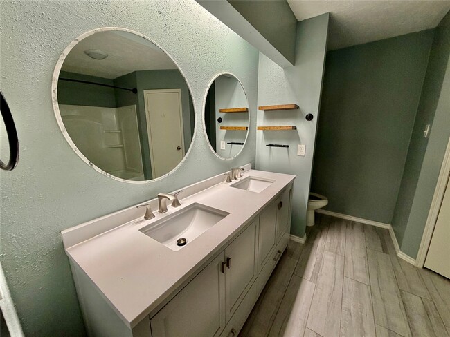 Building Photo - 19335 Diversion Dr