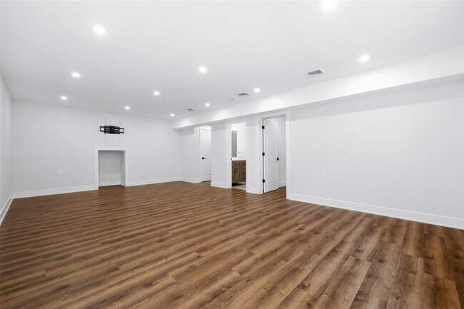 Building Photo - 62 Cedar Pl