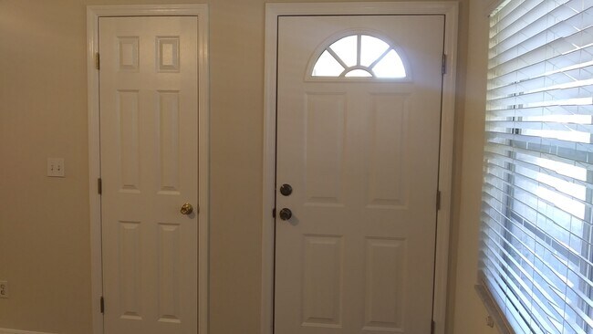 Building Photo - 5168 Taylor Ave