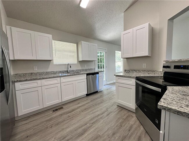 Building Photo - 18 Sugar Mill Dr SW