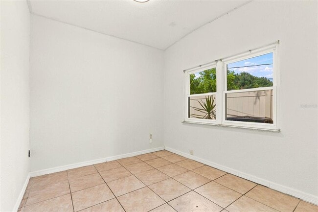 Building Photo - 6714 Nina Rosa Dr