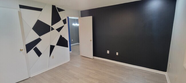 Building Photo - 1811 Ravens Crest Dr