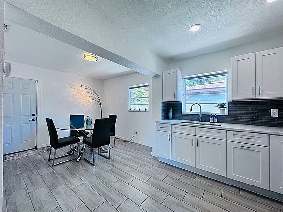 Building Photo - 1814 E Emma St