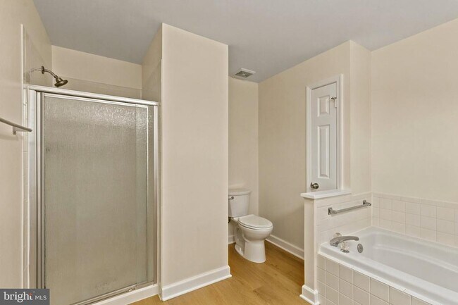 Building Photo - 7937 Valleyfield Dr