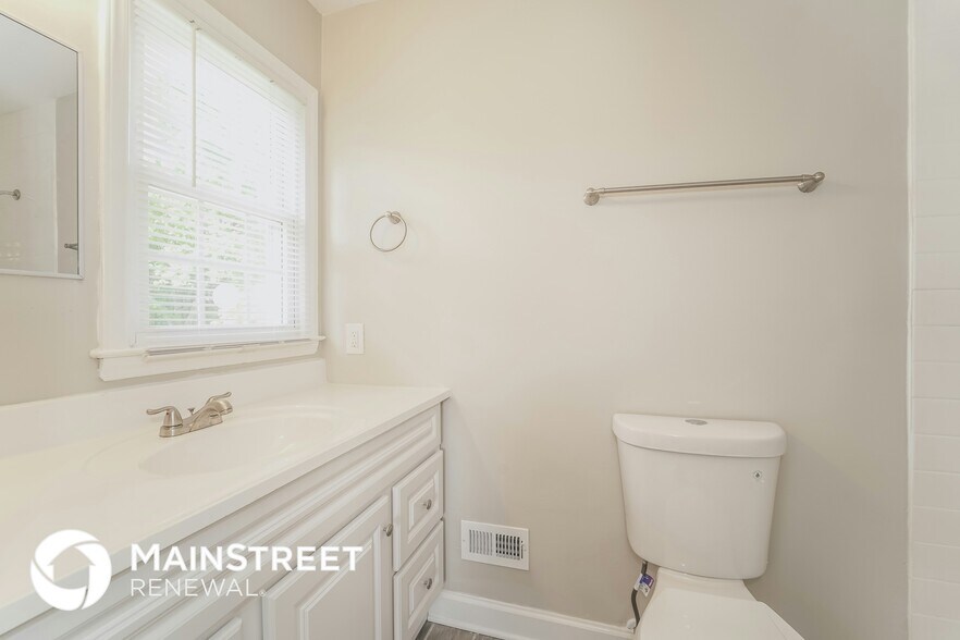 Building Photo - 5815 Mallard Dr S