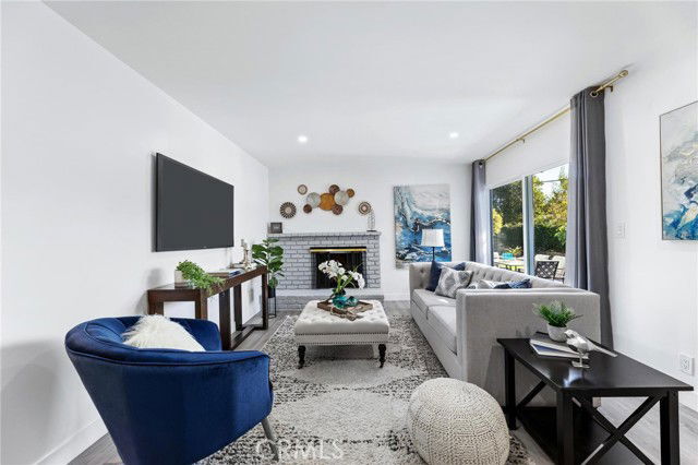 Building Photo - 8356 Vanalden Ave