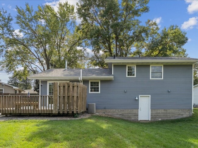 Building Photo - 1429 Columbus Dr