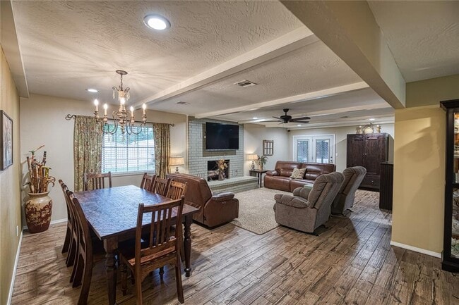 Building Photo - 1304 Lynnwood Dr