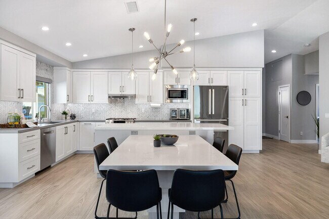 Building Photo - 49771 Lincoln Dr