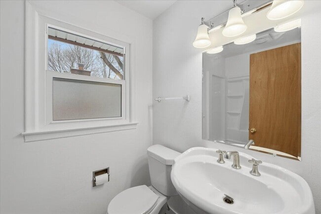 Building Photo - 6891 Somerset Dr