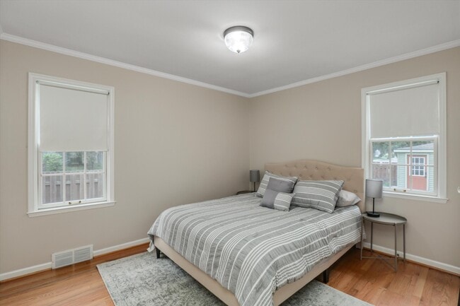 Building Photo - 498 Ann St