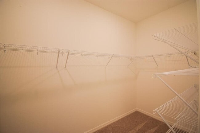 Building Photo - 2370 Lancashire St