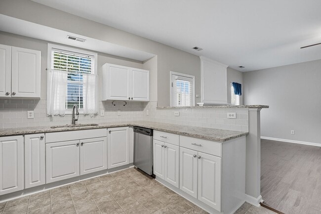 Building Photo - 4 Bedroom Home for Rent in Raleigh NC | Garage | Pet Friendly | $500 Off First Months Rent!