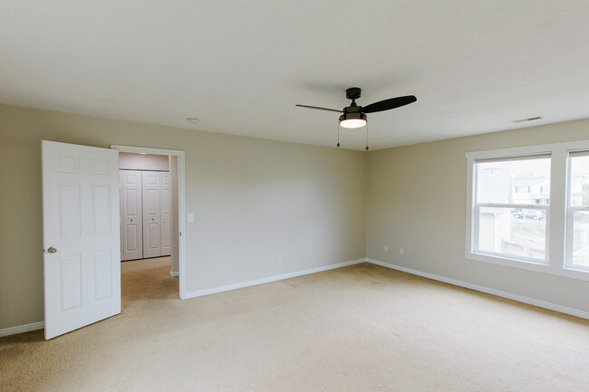 Building Photo - 3971 E Golden Eagle Rd