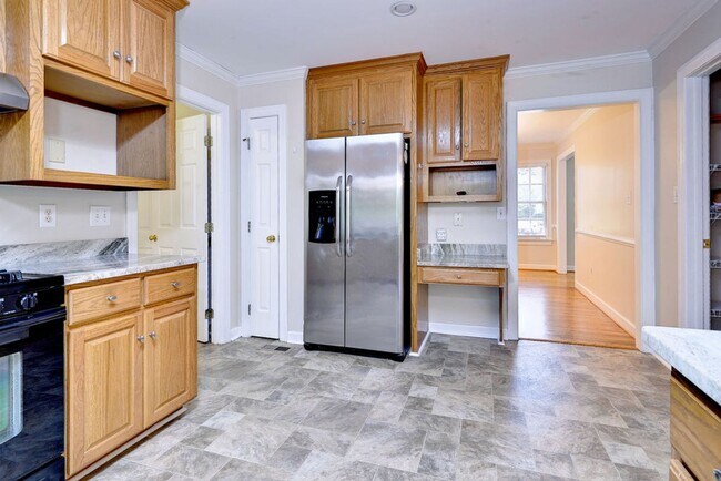 Building Photo - Beautiful Poquoson Home.