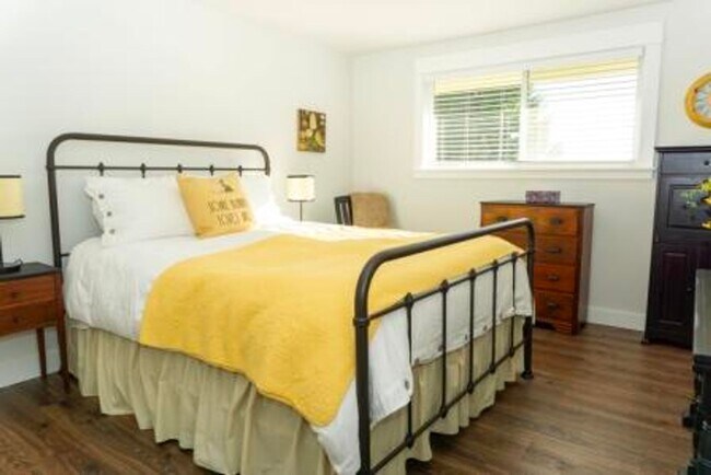 Building Photo - 3 bedroom, 2 bath with double car attached garage, newly remodeled.