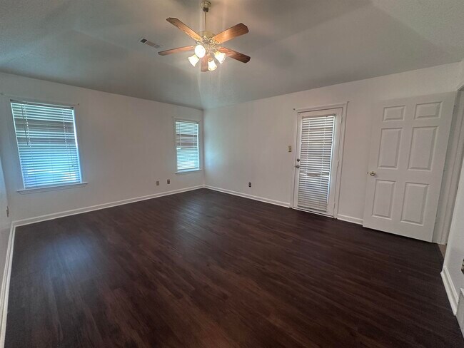 Building Photo - 8305 Crimson Creek Dr